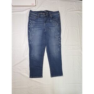 Womens‎ Bandolino Blue denim jeans w/ floral design.  Cropped, karyn, size 6